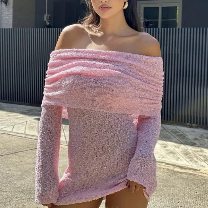 Vestido Corto Off-Shoulder con Solapa Ancha y Mangas Largas